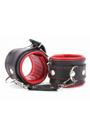 Черные наручники с красным подкладом